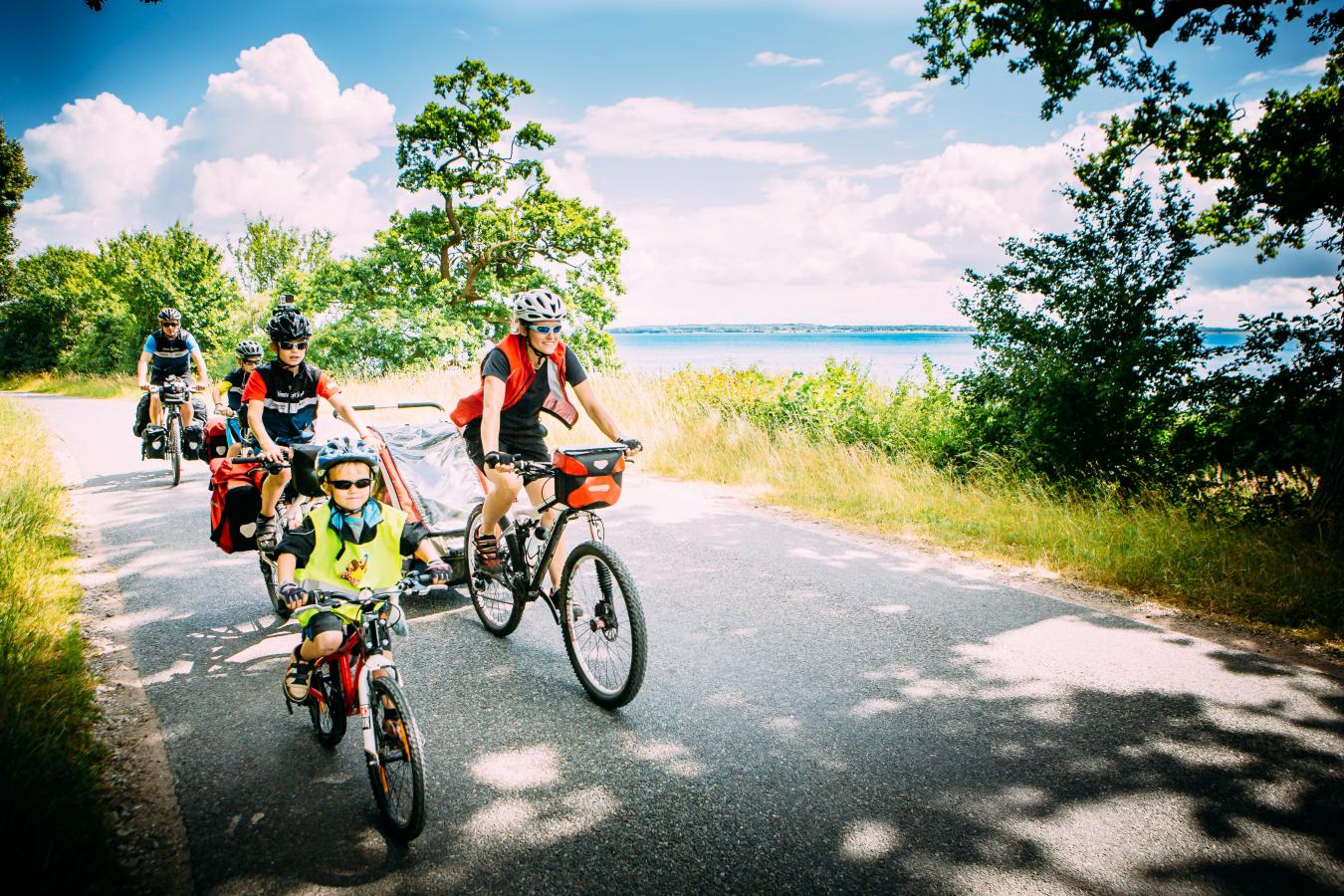 familie på cykeltur