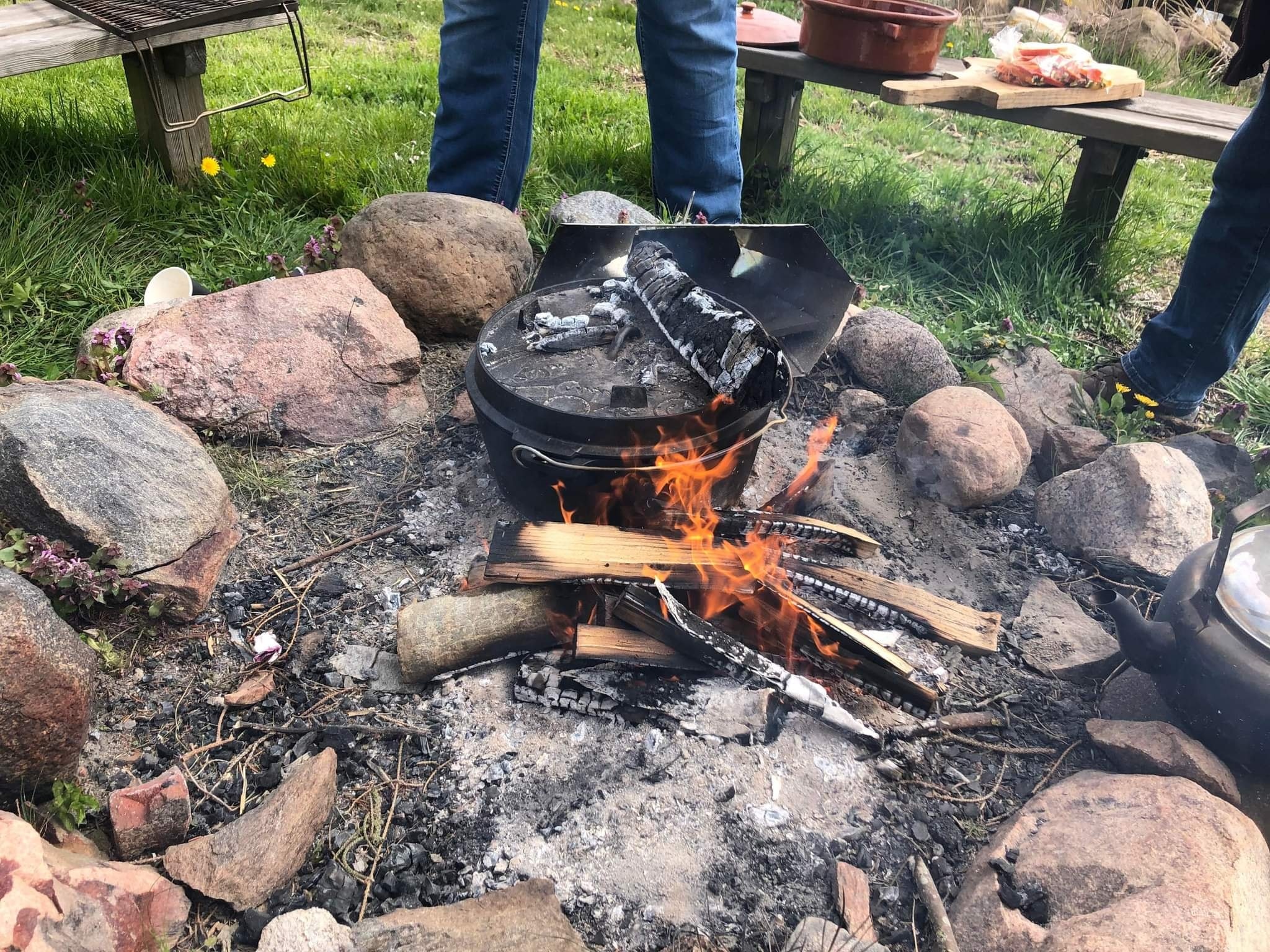 Vildmarksmad over bål