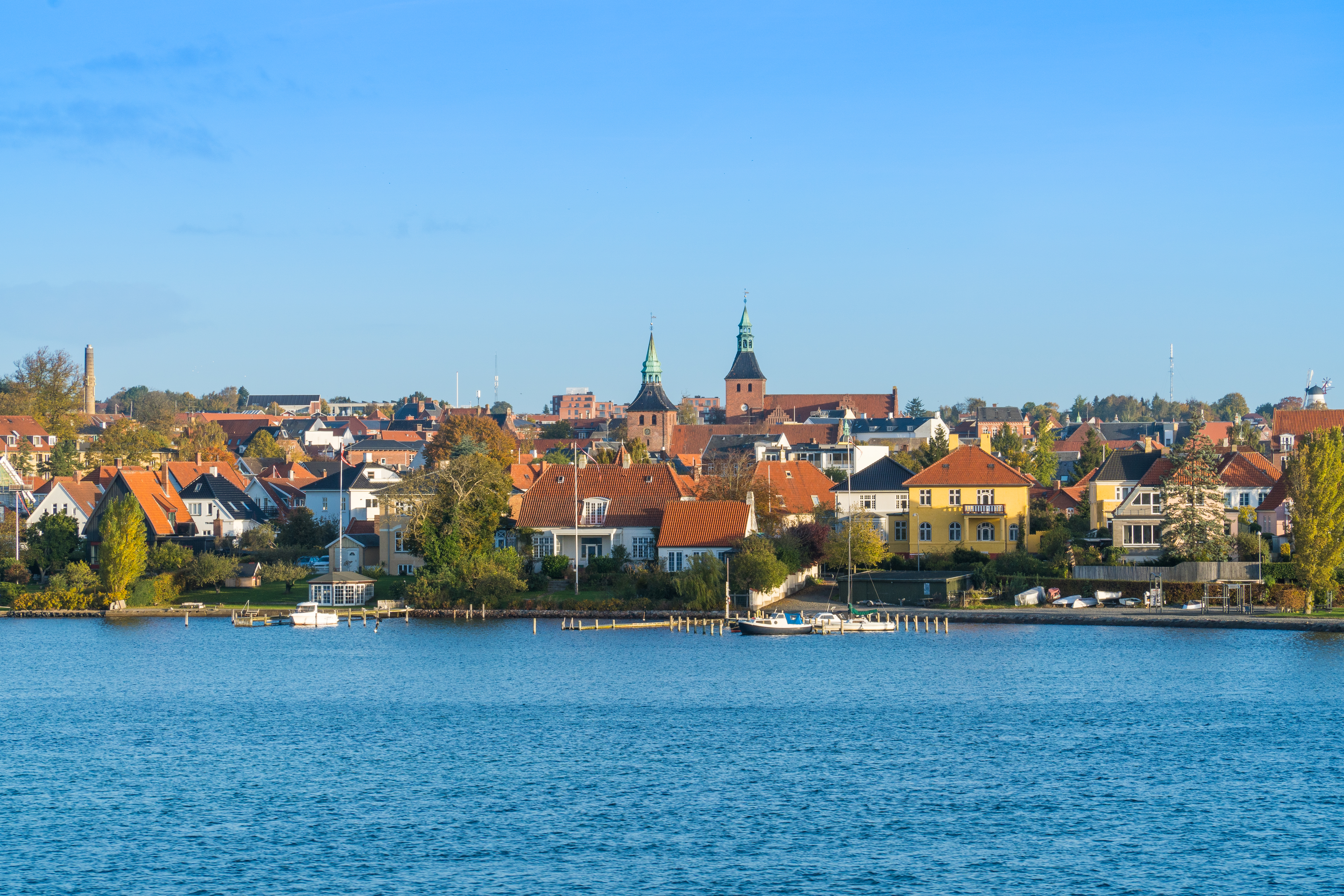 Svendborg fra havet efterår