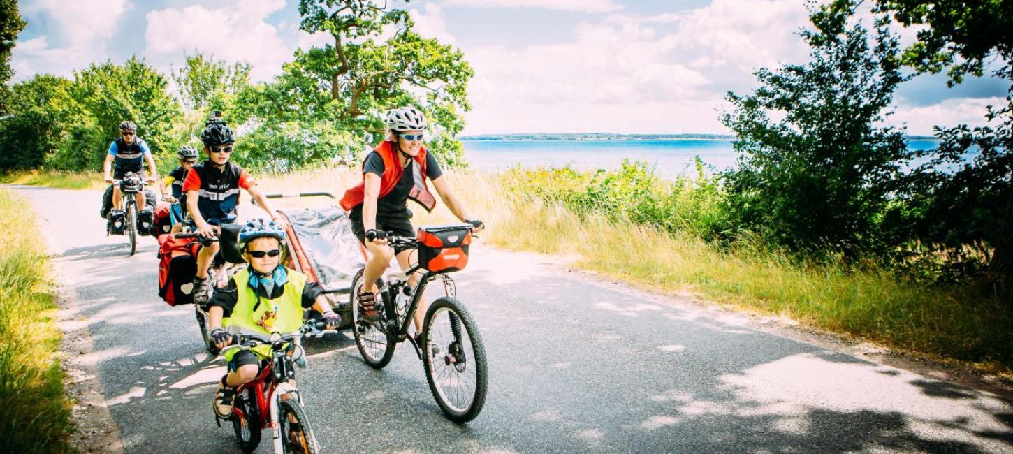 familie på cykeltur